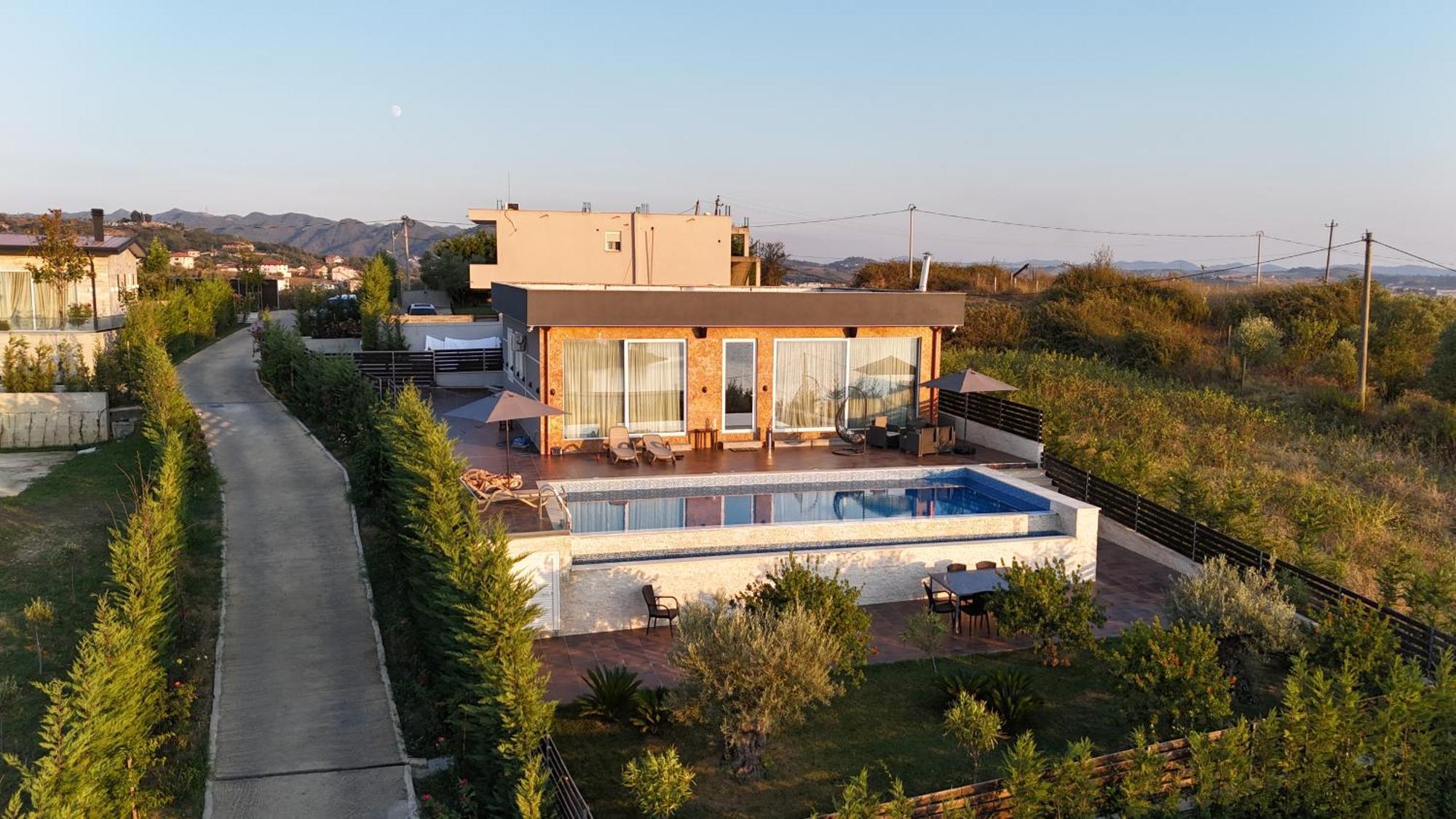 luxury villa swimming pool Gjiri Lalzit Durrës Esterno foto